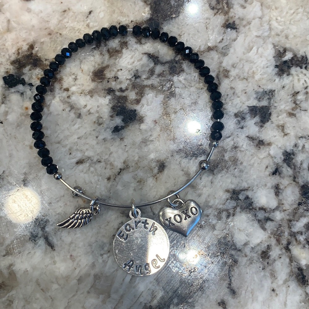 Black beaded bracelet says daughter and earth angel with a tree